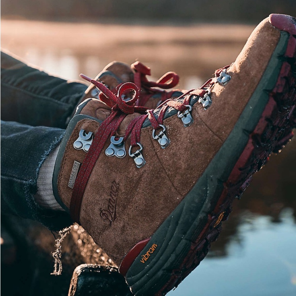Danner 600 mountain 8.5 womens